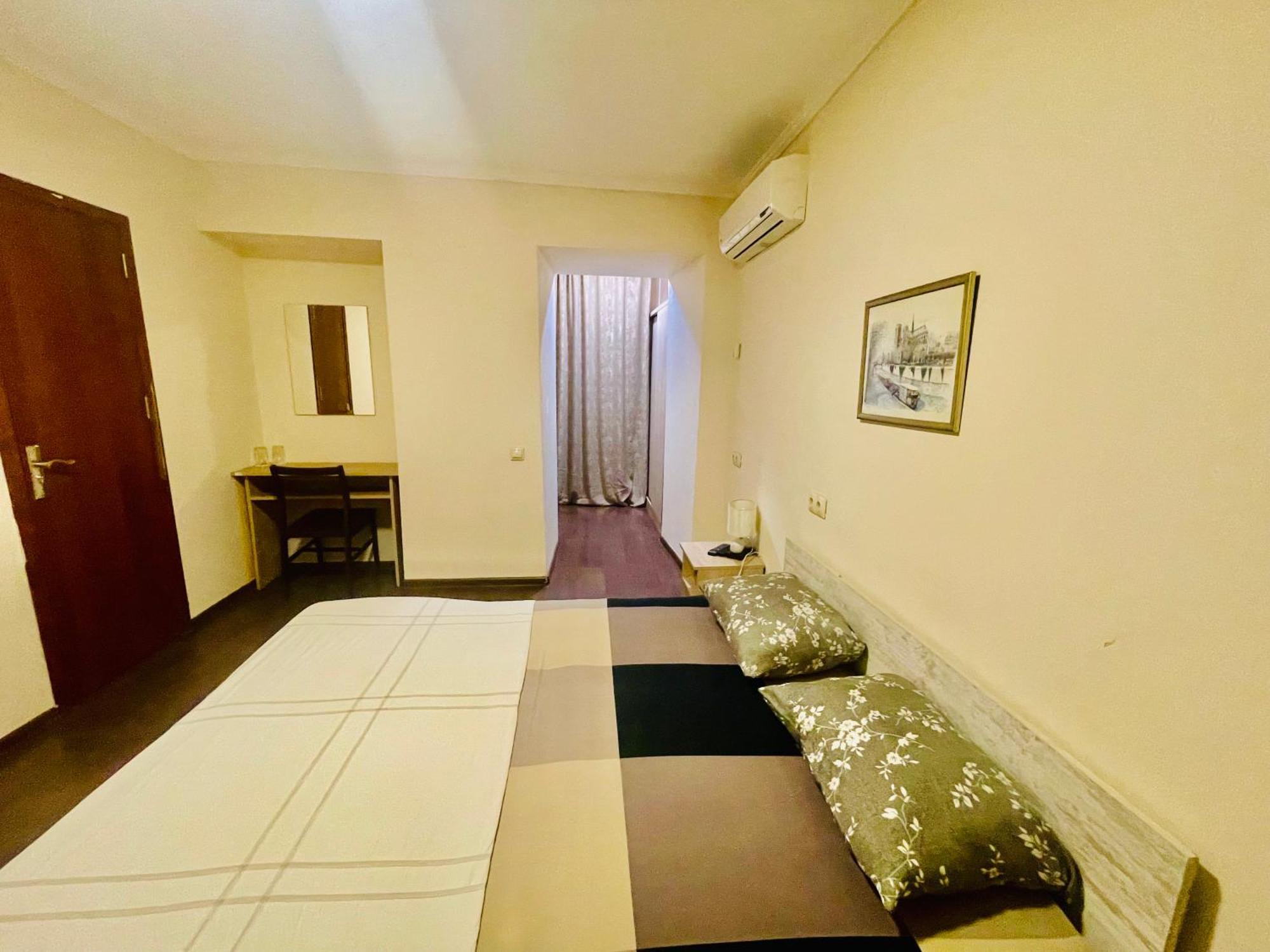 Hotel Klarastan Bon Voyage Tbilisi Exterior foto